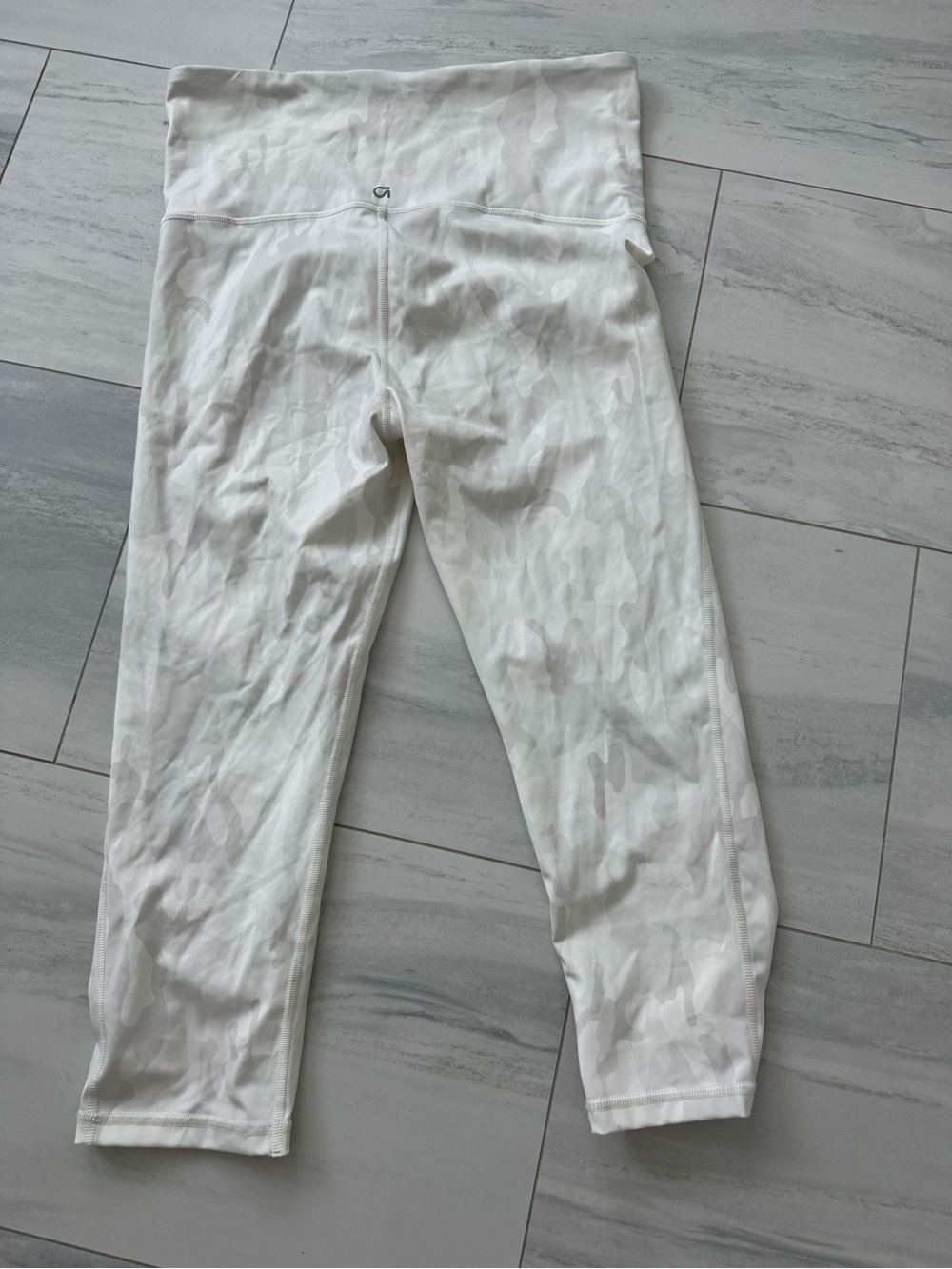 Gap Fit Maternity White Camo High-Waist Over the Belly Workout Leggings - Picture 2 of 6